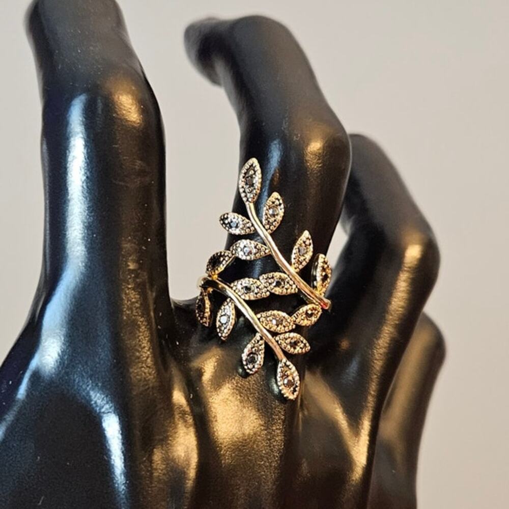 INC Gold Tone Crystal Leaf Vine Wrap Ring Size 7 Botanical NWT